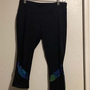 Mesh Panel Capri Leggings